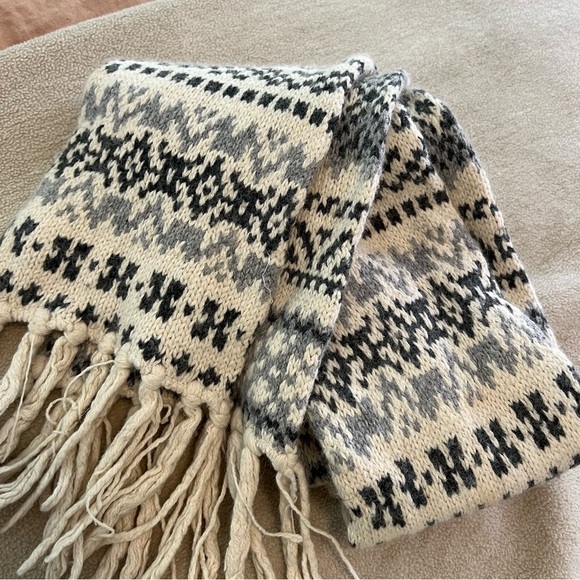 Accessories - Gray off white fair isle fringe scarf wool